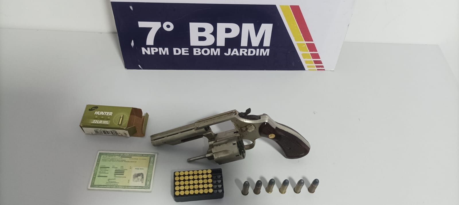 Polícia Militar prende homem com revólver e munições em Nobres